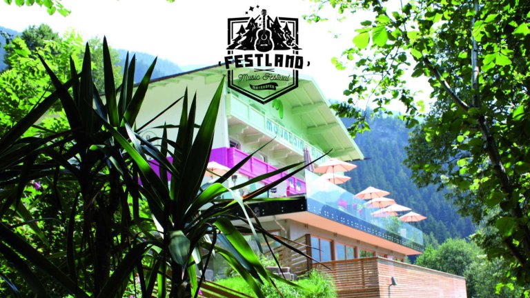 Bild: Festland Music Festival - 2 Karten inklusive Übernachtung in Lifestyle-Hotel zu gewinnen!